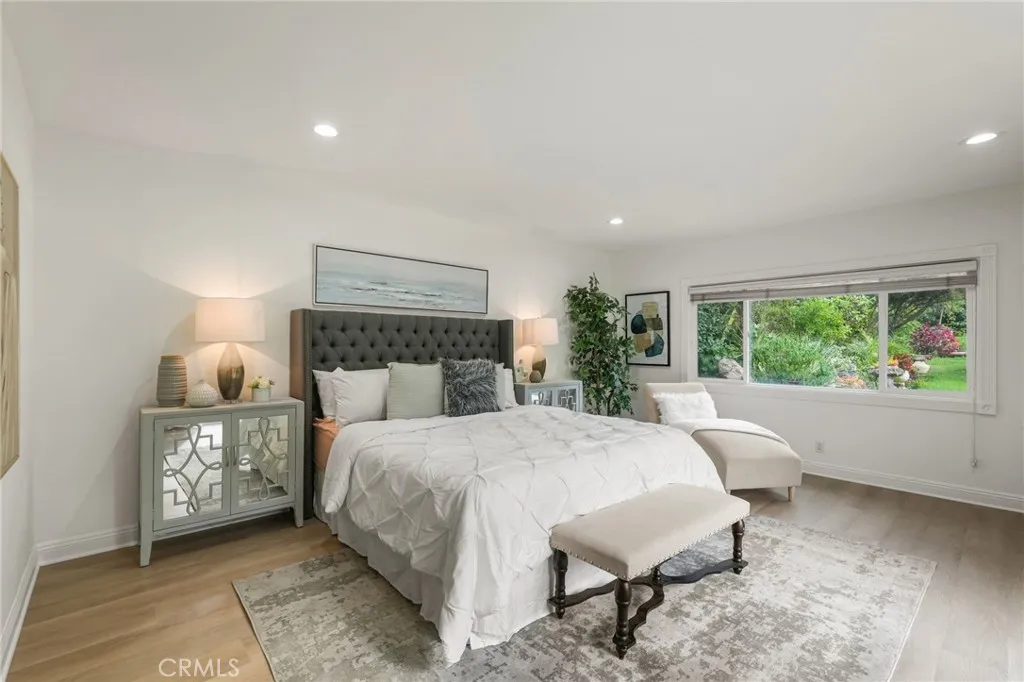 18760 Wells, Tarzana, California 91356 home-pic-34